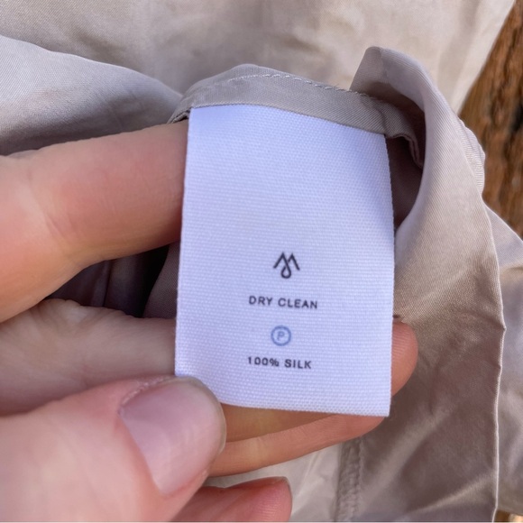 MARTIN & OSA Women’s Cream Gray Silk Crinkle Round Neck Cap Sleeve Blouse Small - Picture 7 of 11